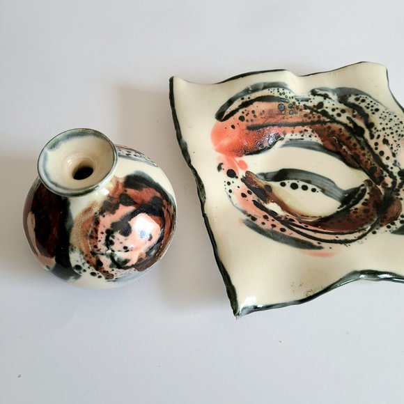 Hand made set of pottery signed by artist. - Picture 8 of 11